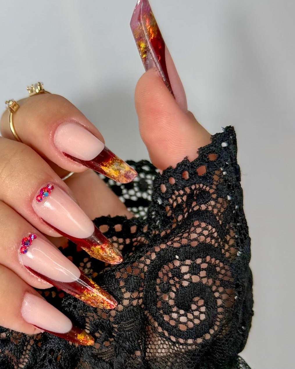 Ricostruzione e nail art realizzate nel percorso Nails di Master Academy