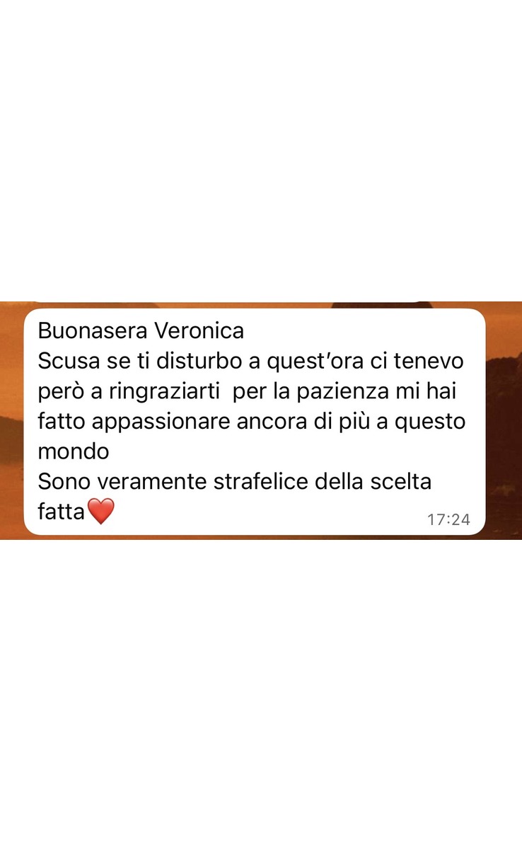 Messaggio WhatsApp di un'allieva del percorso Nails: «Buonasera Veronica... sono veramente strafelice della scelta fatta»